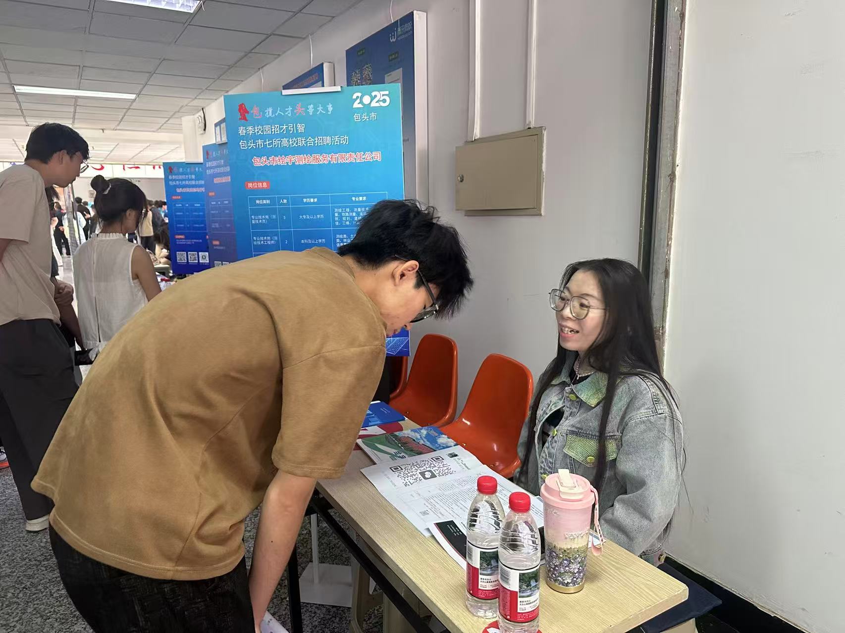 人社部門進校園 助力畢業(yè)生就業(yè)與社會經(jīng)濟咨詢服務(wù)深度融合